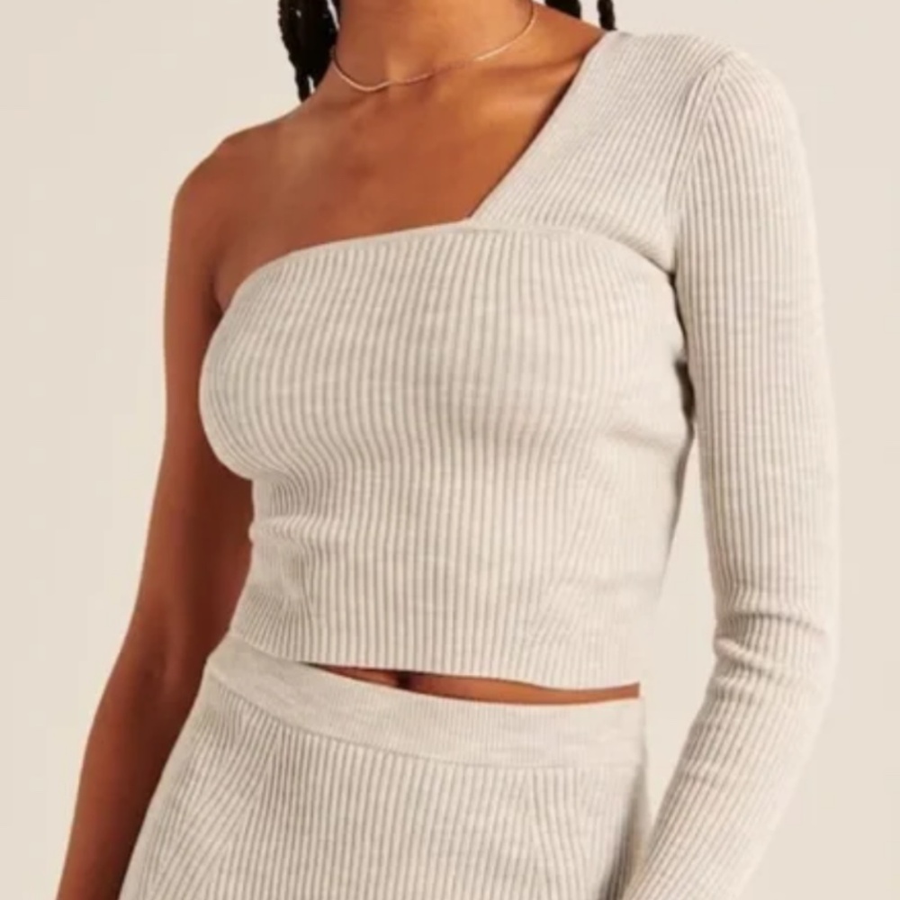 A&F Asymmetrical Slim Sweater in Size Small